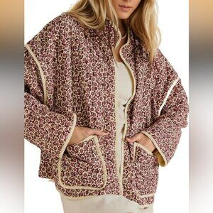 Woman’s cropped puffer jacket floral